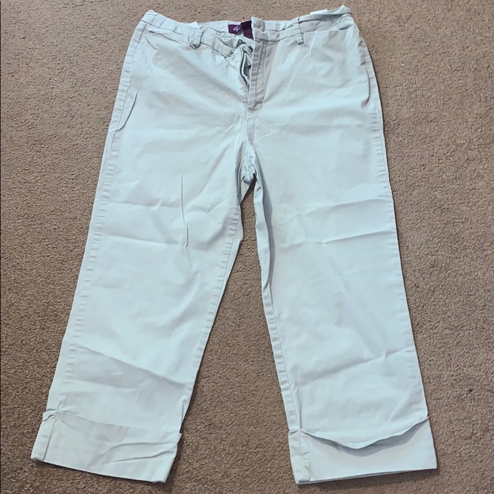 Gloria Vanderbilt Capri pants